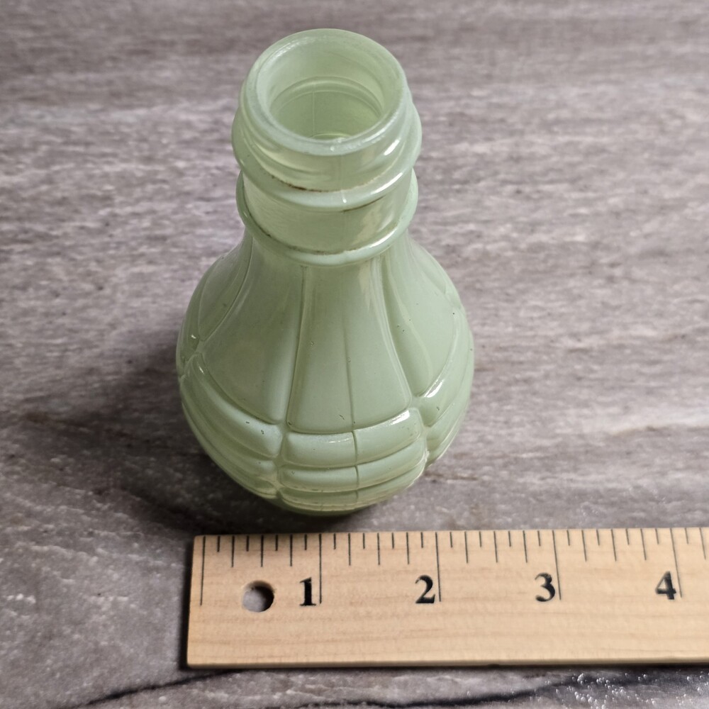 Vintage Jadeite Uranium Glass Powder Jar Shaker Base Art Deco 4” UV Reactive Glo - Picture 8 of 8